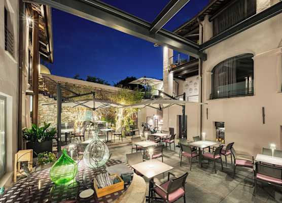Uve Rooms & Wine Bar 1