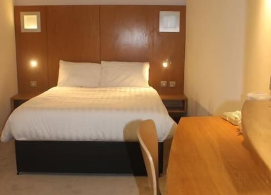 Corona Hotel Rotherham Sheffield Meadowhall 1