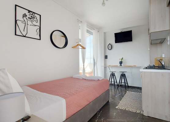 A bright and relaxing penthouse 1