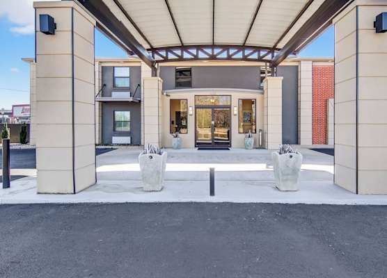 12 Oaks Hotel 1
