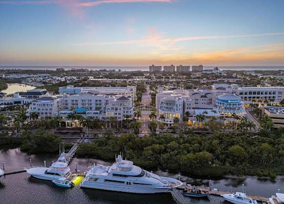Wyndham Grand Jupiter at Harbourside Place 1