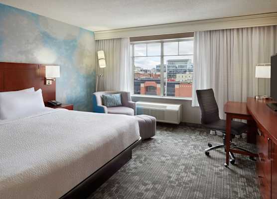 Courtyard by Marriott Ottawa Downtown 1