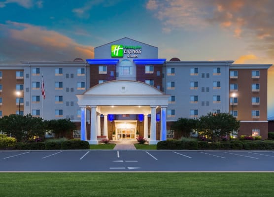 Holiday Inn Express & Suites PETERSBURG - FORT LEE by IHG 1