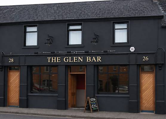 Central 2-Bed Apt Sleeps 5 above Great Derry Pub 1