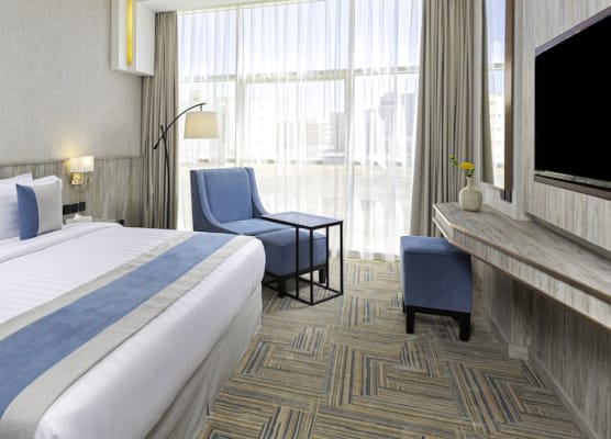 The Seasons Hotel 1