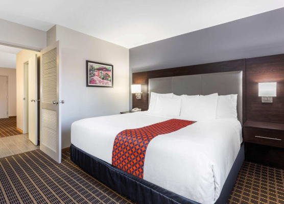 La Quinta by Wyndham Rockford 1