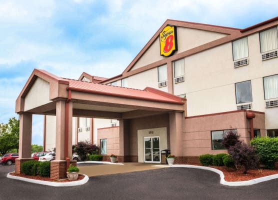 Super 8 by Wyndham Pevely 1