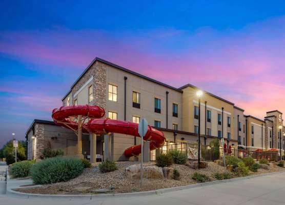 Comfort Suites Loveland 1