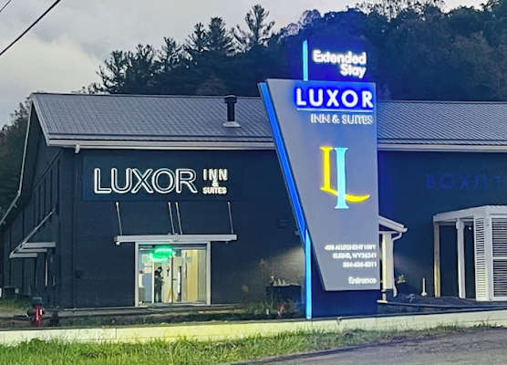 Luxor Inn & Suites, a Travelodge by Wyndham 1