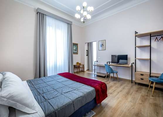 Five Suites Mantellate 1
