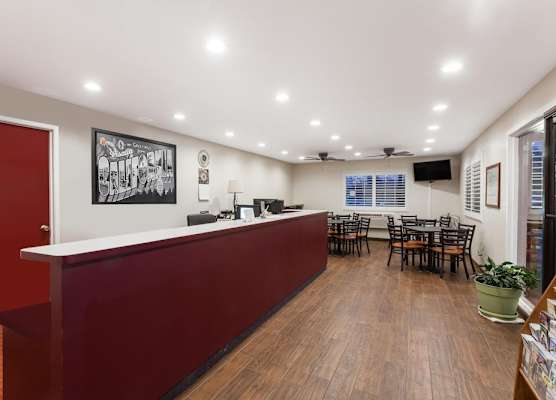 Super 8 by Wyndham Visalia 1