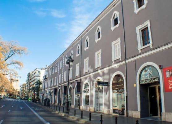 Quart Youth Hostel & Apartments 1