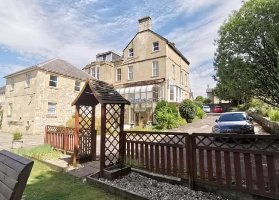 Wentworth House - Free Parking 1