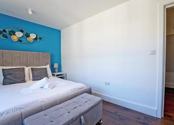 Imperial Middlesex Street Apartments 1