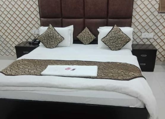Hotel Mandakini Lush 1