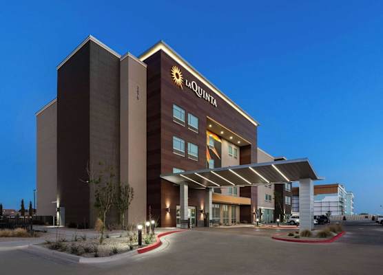 La Quinta Inn & Suites by Wyndham El Paso East Loop-375 1