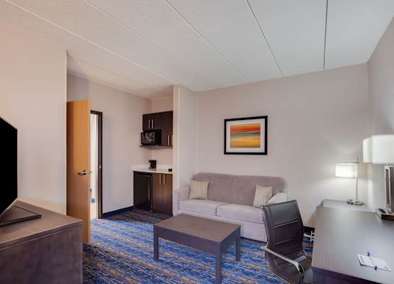 Holiday Inn Express & Suites I-95 CAPITOL BELTWAY-LARGO by IHG 1