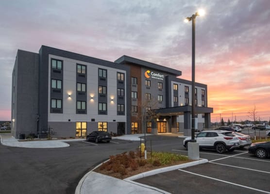 Comfort Inn & Suites 1