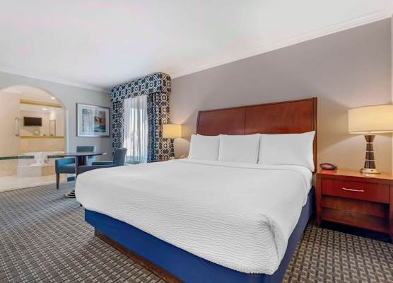 Best Western Plus Marina Shores Hotel 1
