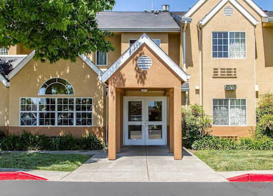 Econo Lodge Inn & Suites Santa Rosa South 1