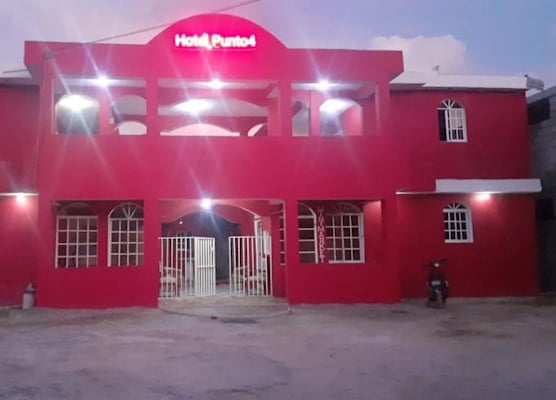 Hotel Punto 4 1