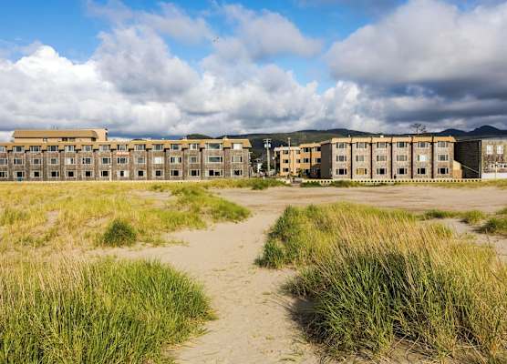 Ebb Tide Oceanfront Inn 1
