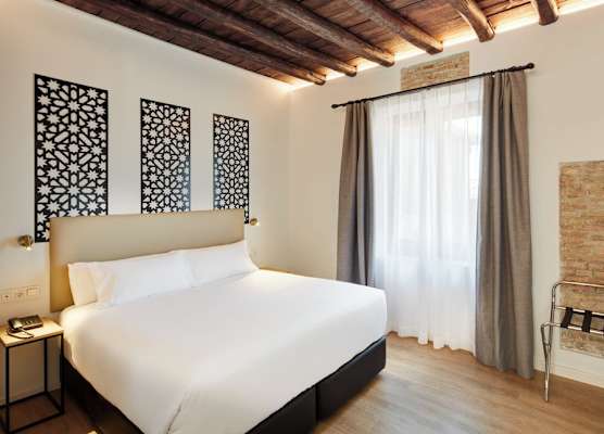 Sercotel Granada Suites 1