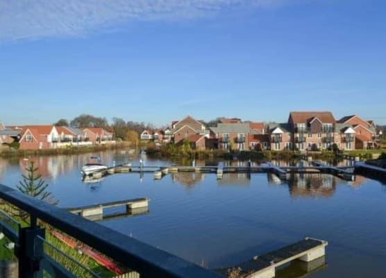 Waterside Townhouse With Balcony And Marina View 1