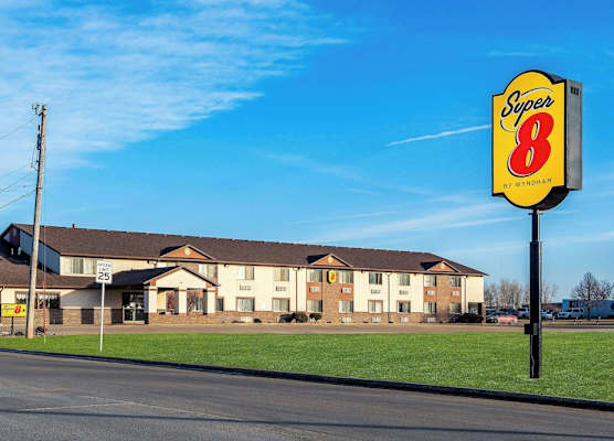 Super 8 by Wyndham Oelwein 1