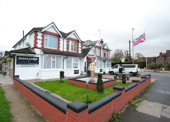 Acorn Lodge Hotel Gatwick & Parking 1