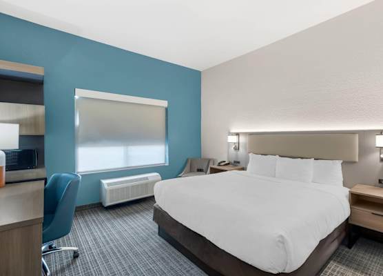Comfort Inn & Suites 1