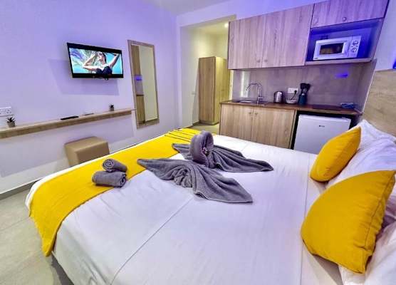 Sun Plaza Suites - Adults Only 1