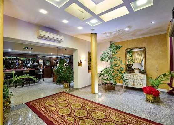 HOTEL PARADISO 1