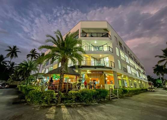 Ramada Suites By Wyndham Seafront Coral Coast 1