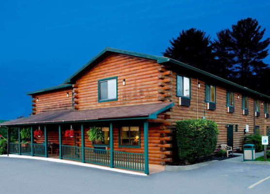 Super 8 by Wyndham Lake George/Warrensburg Area 1