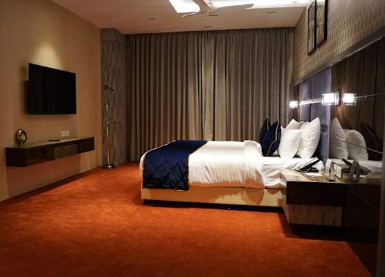 Hiland Hotel 1