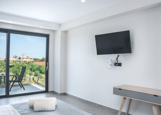 Dionisos Luxury Suites 1