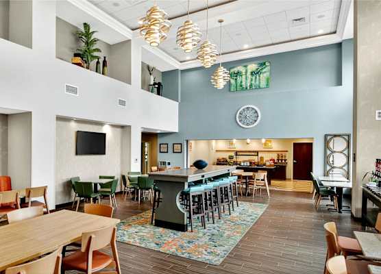 Hampton Inn & Suites Chippewa Falls 1