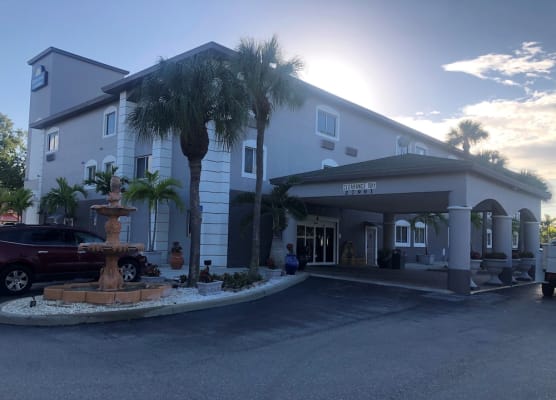 Days Inn & Suites by Wyndham Bonita Springs North Naples 1