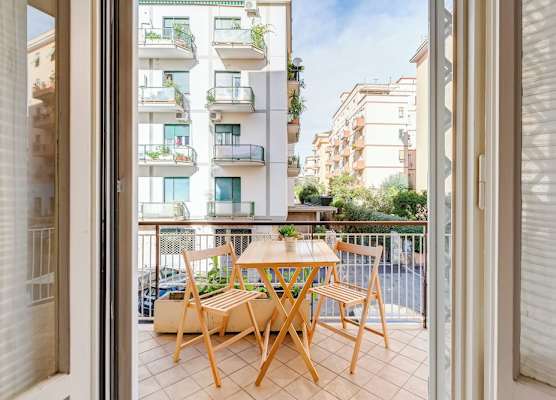 Cozy 2-Bedroom Flat with Balcony 1