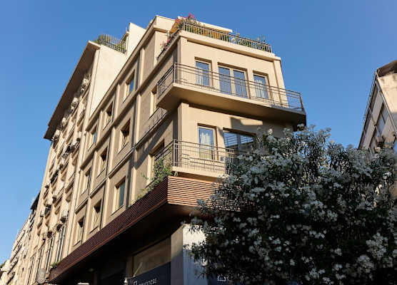 DWELL - Elegant City Stay 1