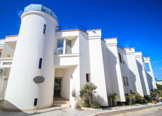 Hotel Il Faro Della Guitgia Tommasino 1