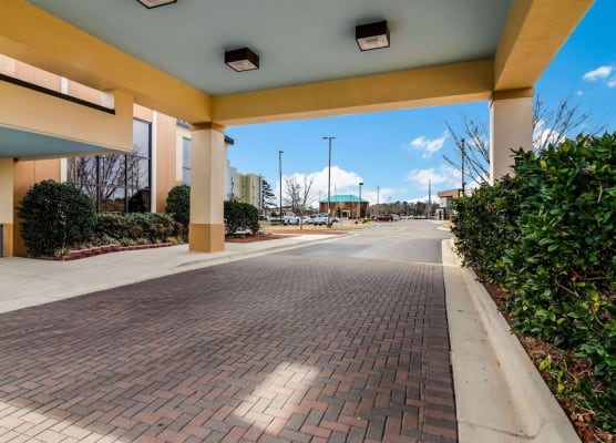 Clarion Pointe New Bern 1