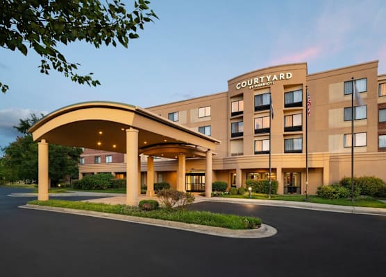 Courtyard by Marriott Richmond North 1
