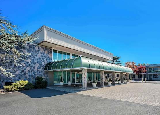 Brandywine Valley Inn SureStay Plus by Best Western 1