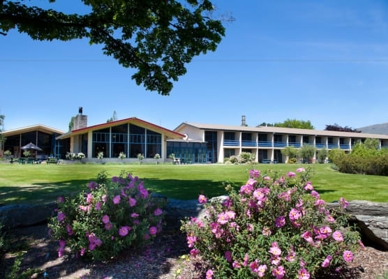 Wanaka Hotel 1