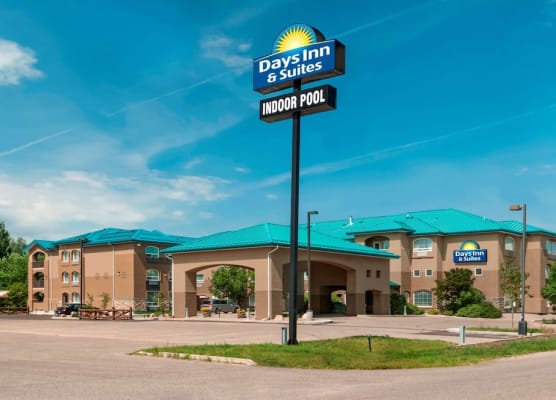 Days Inn & Suites by Wyndham Brandon 1