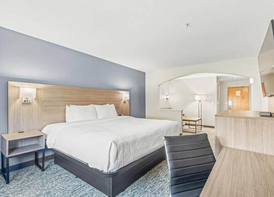 Quality Inn & Suites On the River 1
