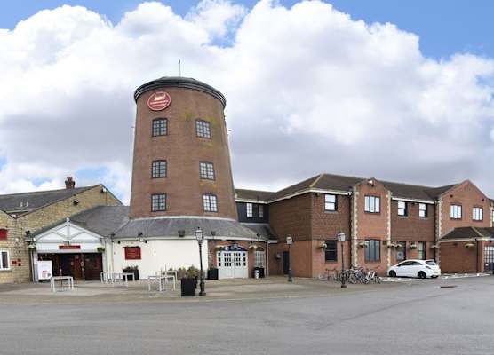 Windmill Farm Lincoln by Greene King Inns 1