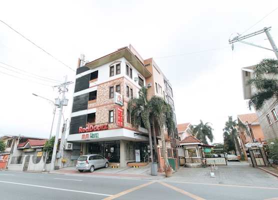RedDoorz Plus at MM Hotel Las Pinas former RedDoorz Plus Near Bamboo Organ 1